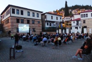 Ξεκινούν οι καλοκαιρινές πολιτιστικές εκδηλώσεις του Δήμου Καστοριάς. Όλες με ελεύθερη είσοδο αλλά με περιοριστικά μέτρα λόγω Covid.