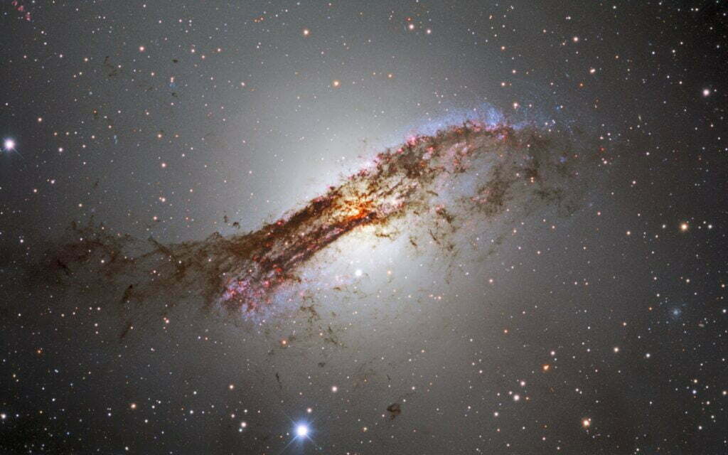 Ο ακανόνιστος γαλαξίας Κένταυρος Α
