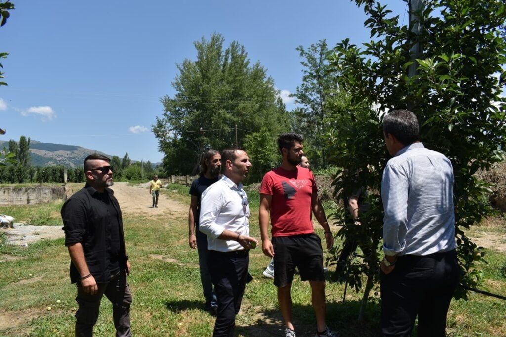 Στις πληγείσες από το χαλάζι μηλοκαλλιέργειες ο Δήμαρχος Καστοριάς Ενέργειες για αποζημιώσεις των ζημιών που έγιναν και στις οικίες