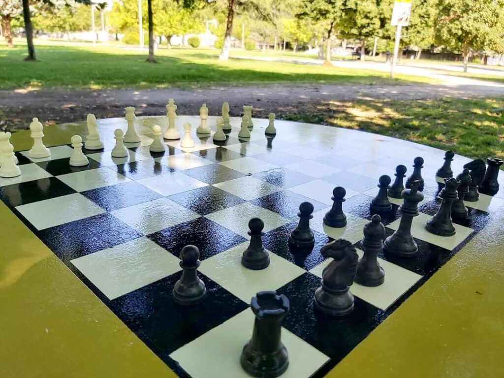 Δήμος Γρεβενών: Γέμισε παιχνίδια το “Πάρκο των Μανιταριών”