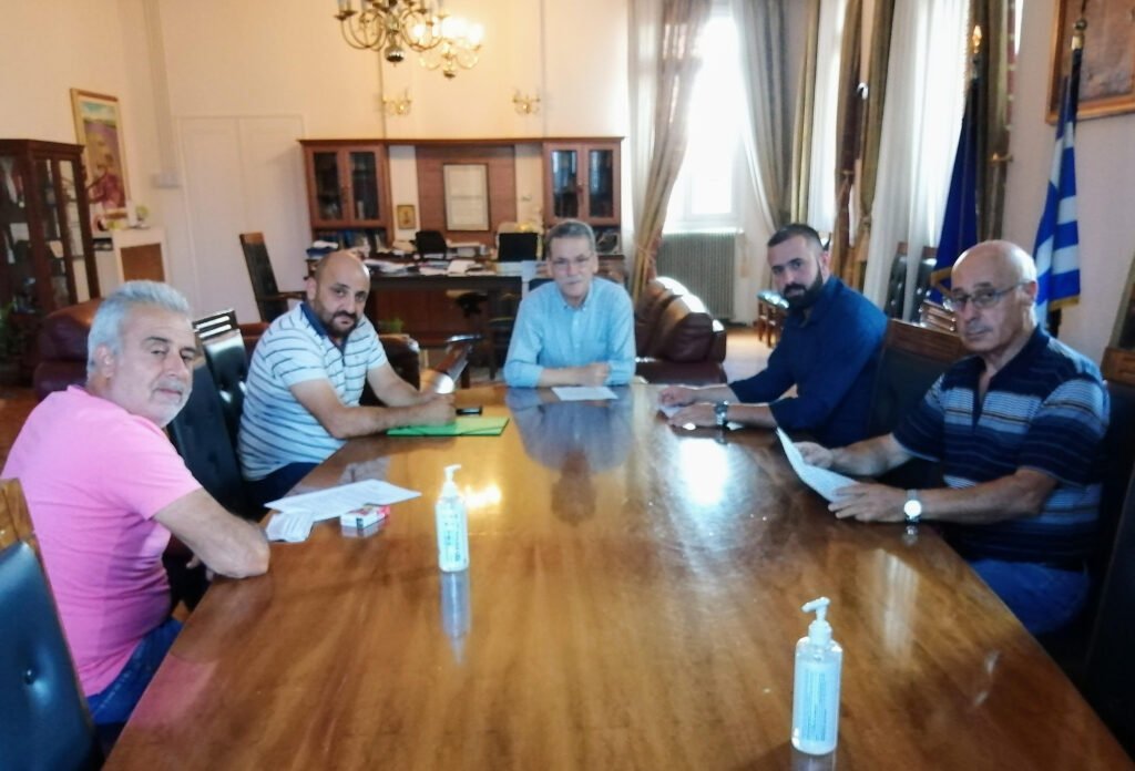Ακρινή: Το εναλλακτικό σχέδιο μετεγκατάστασης παρέδωσε στο Συμβούλιο της Κοινότητας ο δήμαρχος Κοζάνης Λάζαρος Μαλούτας