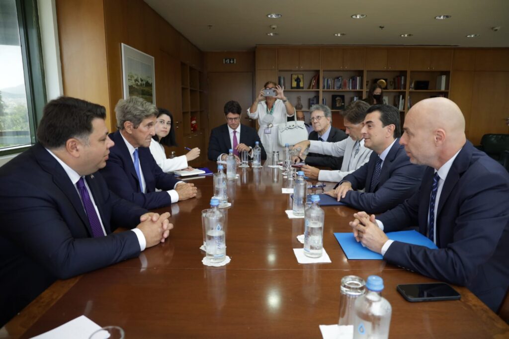 Η ενεργειακή και περιβαλλοντική συνεργασία μεταξύ Ελλάδας και ΗΠΑ στο επίκεντρο της συνάντησης Σκρέκα- Kerry