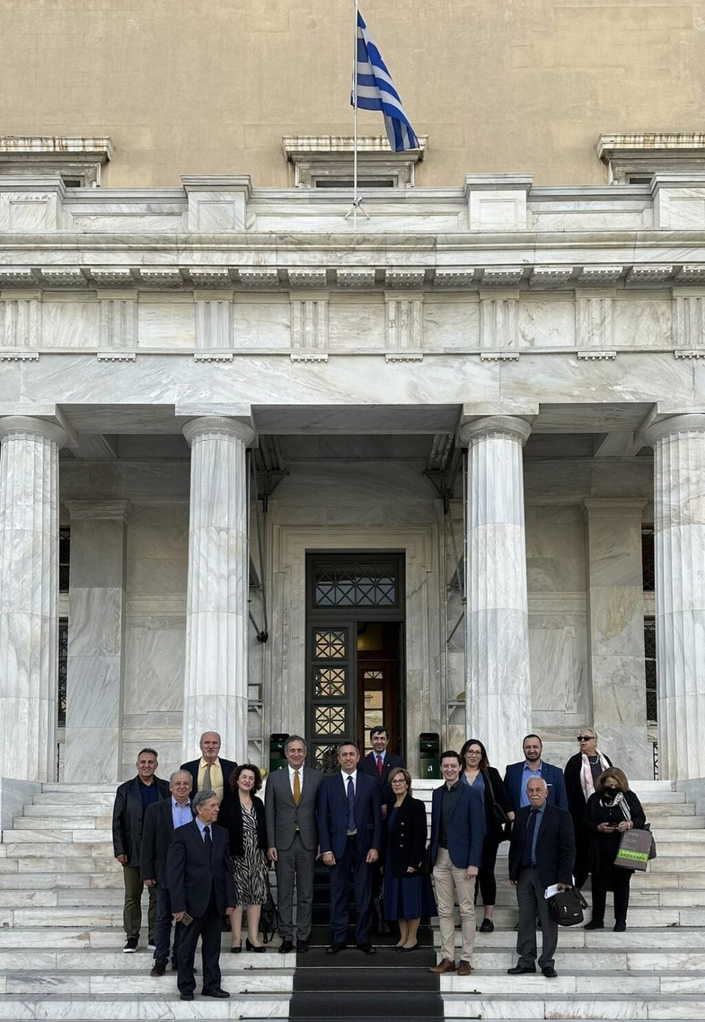 Με πρωτοβουλία του Βουλευτή Στάθη Κωνσταντινίδη, οι εκπρόσωποι των πολιτιστικών συλλόγων της ΠΕ Κοζάνης στη Βουλή των Ελλήνων.