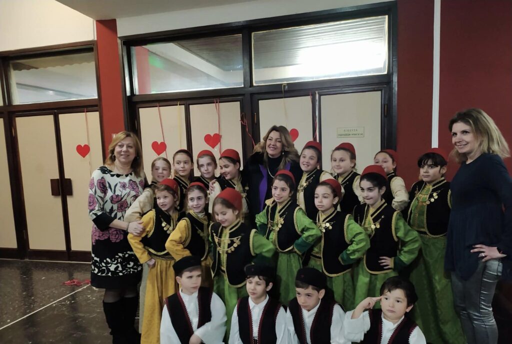 Με μεγάλη χαρά αποδέχθηκα την πρόσκληση να παρευρεθώ στην πρώτη γιορτινή εκδήλωση με άρωμα Αγάπης του Προοδευτικού Συλλόγου Κυριών Καστοριάς.