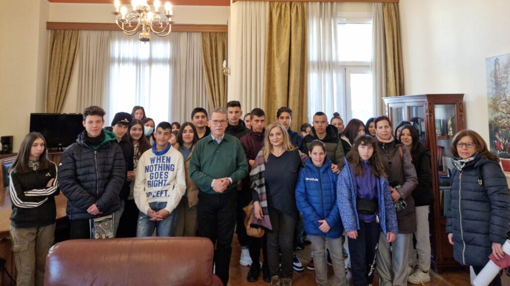 Επίσκεψη στο Δημαρχείο Κοζάνης πραγματοποίησαν οι μαθητές και οι μαθήτριες του Γυμνασίου Ξηρολίμνης