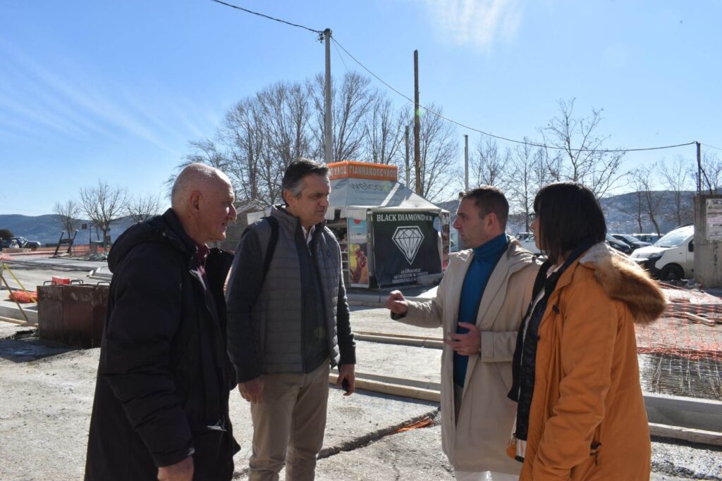 Την εξέλιξη των εργασιών του έργου «Κατασκευή κυκλοφοριακού κόμβου στη συμβολή της οδού Μ. Αλεξάνδρου με τη Λεωφόρο Κύκνων» στην Καστοριά παρακολούθησε χθες, 22 Φεβρουαρίου 2023, ο Περιφερειάρχης Δυτικής Μακεδονίας Γεώργιος Κασαπίδης