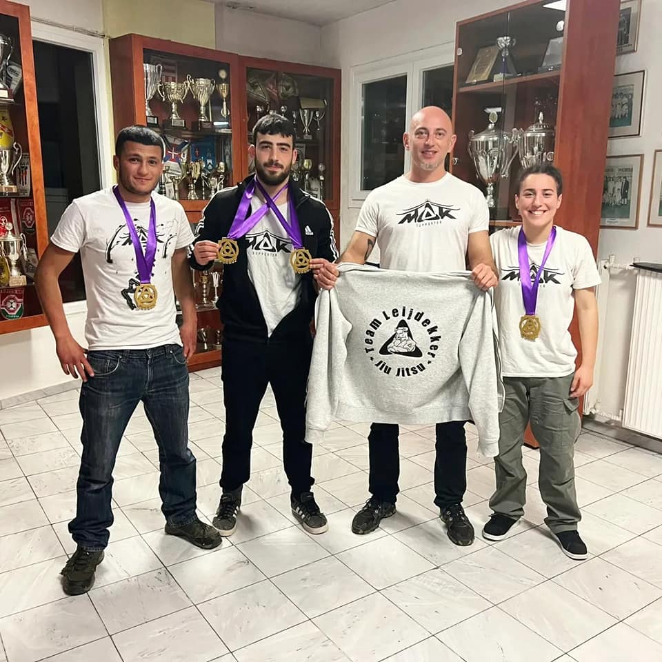 MAK - Μαχητική Ακαδημία Καστοριάς "ubrow FightEvents only submission" με 3 αθλητές και κατάφερε να κατακτήσει 4 χρυσά μετάλλια!!!