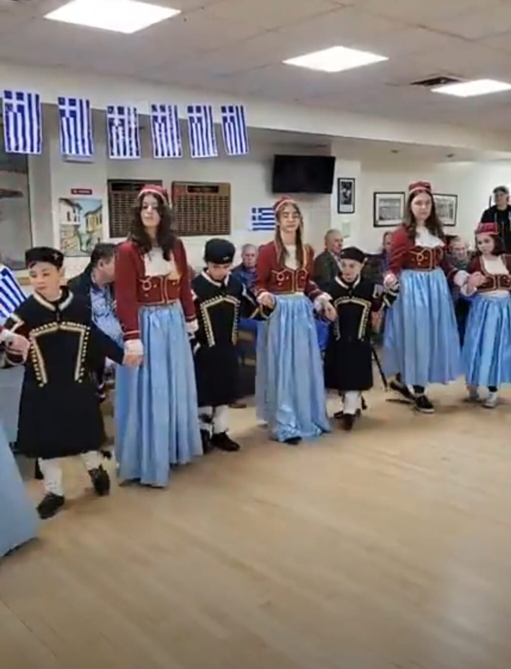 Society of Kastorians "Omonoia" New York: «Μπράβο στα παιδιά για την καταπληκτική παράσταση!»