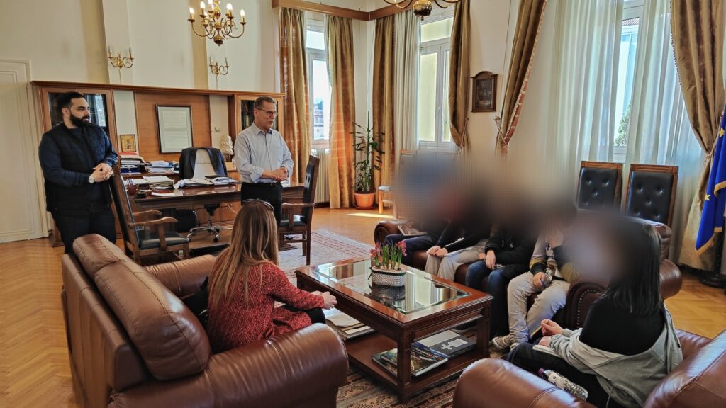 Ο δήμαρχος Κοζάνης Λάζαρος Μαλούτας, συναντήθηκε με τους μικρούς μαθητές του 5ου Δημοτικού Σχολείου Κοζάνης.