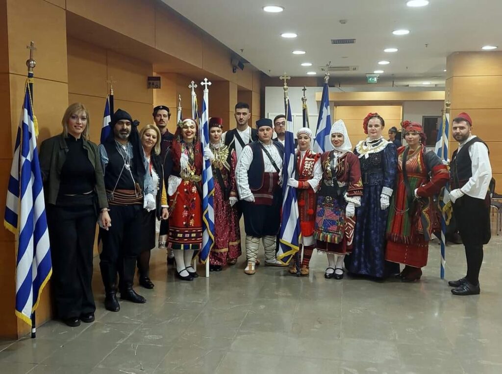 Οι Μακεδνοί εκπροσωπώντας την πόλη της Κοζάνης συμμετείχαν στη μεγάλη συναυλία που πραγματοποιήθηκε στο συνεδριακό κέντρο Ι. Βελλίδης στη Θεσσαλονίκη