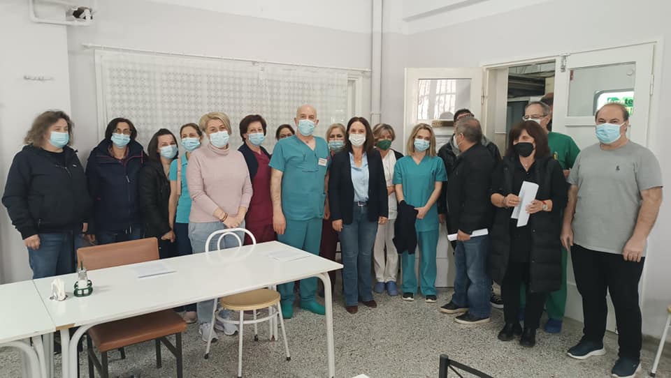Καλλιόπη Βέττα: «Η κυβέρνηση εξοφλεί γραμμάτια επαναφέροντας τους εργολάβους στα νοσοκομεία»