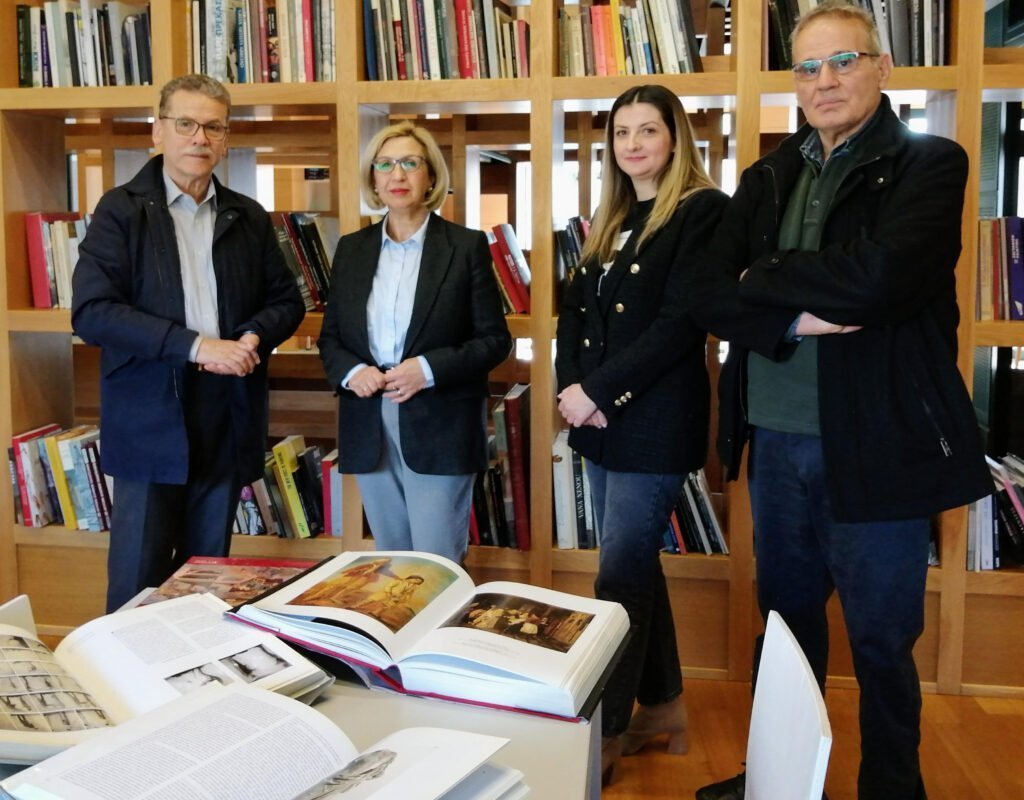 Κοβεντάρειος Δημοτική Βιβλιοθήκη Κοζάνης: Δωρεά 1.000 βιβλίων από τον Κωνστανίνο Καμπουρίδη στη μνήμη του αδερφού του Χάρη