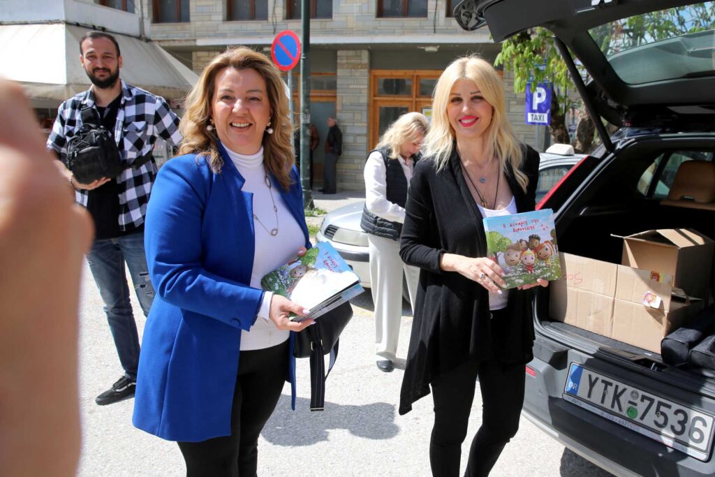 Μαρία Αντωνίου και Έλενα Ράπτη στο Άργος Ορεστικό για την προώθηση της καμπάνιας 1 στα 5 του Συμβουλίου της Ευρώπης