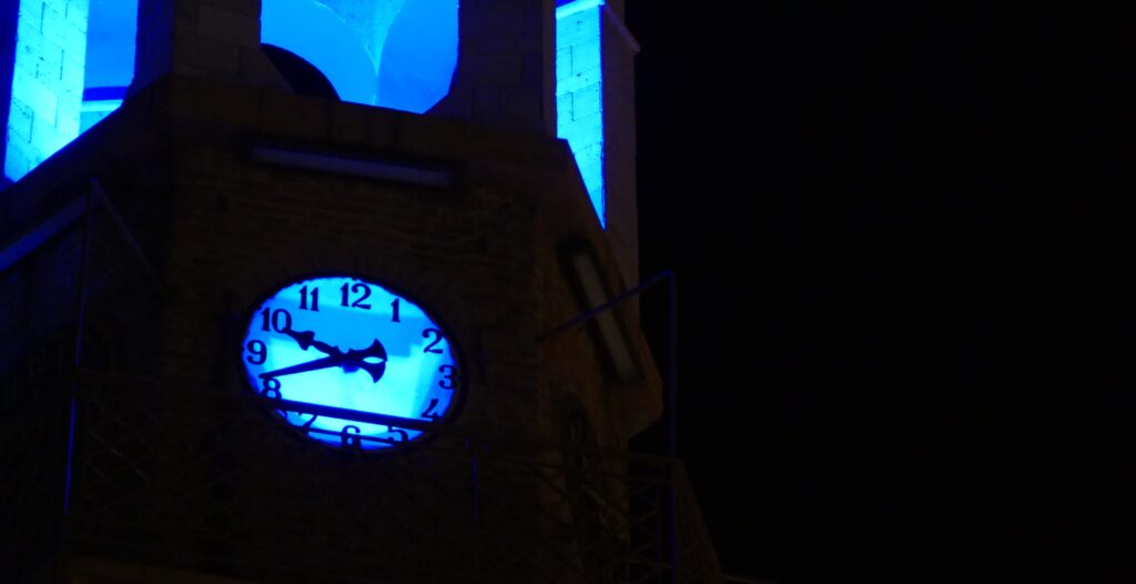 : Φωτίζουμε μπλε το Ρολόι και το Δημαρχείο μας για την Παγκόσμια Ημέρα Ευχής