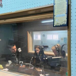 Εκπρόσωποι των πρέσβεων και οι υπεύθυνες καθηγήτριες στον Ραδιοφωνικό Σταθμό μίλησαν για την εμπειρία τους από την υλοποίηση του πρόγραμματος "Σχολεια-πρέσβεις του Ευρωπαϊκού Κοινοβουλιου"