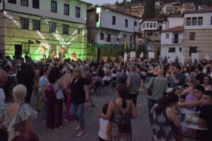 Πολιτιστικό καλοκαίρι Δήμου Καστοριάς Φεστιβάλ Αυλής
