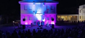 Υπό το φως της Πρώτης Πανσελήνου του Αυγούστου το μουσικό σχήμα Yiannis Oikonomidis Latin Jazz Quartet πρόσφερε μια μοναδική εμπειρία ψυχαγωγίας στο κοινό