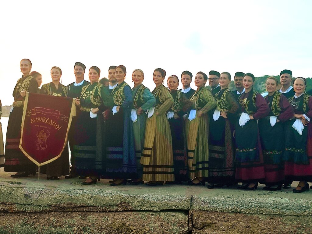Ο Πολιτιστικός Σύλλογος Κοζάνης «Οι Μακεδνοί» συμμετείχε με μια πολυάριθμη χορευτική αποστολή, εκπροσωπώντας επάξια την πόλη της Κοζάνης, στις εκδηλώσεις της «Πολιτιστικής Πρωτοβουλίας Αρίλλα Κέρκυρας»