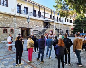 Με έντονο ενδιαφέρον και μεγάλη συμμετοχή πραγματοποιήθηκαν ξεναγήσεις σε ιστορικές συνοικίες της πόλης της Καστοριάς, τις οποίες διοργάνωσε ο Δήμος Καστοριάς και η Αντιδημαρχία Τουρισμού & Πολιτισμού.
