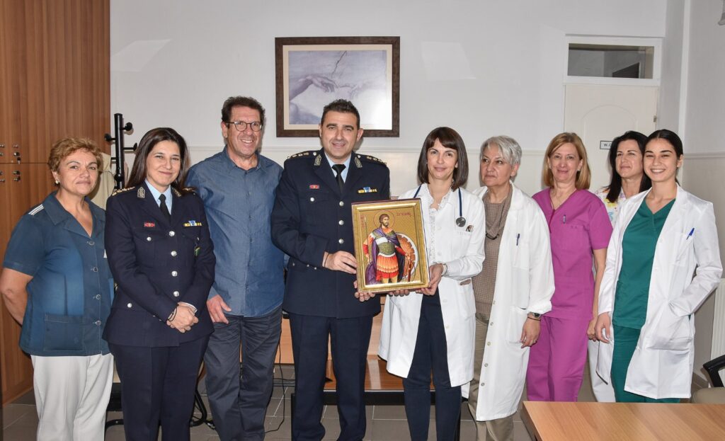 Αντιπροσωπεία αστυνομικών των Υπηρεσιών της Γενικής Περιφερειακής Αστυνομικής Διεύθυνσης Δυτικής Μακεδονίας επισκέφθηκε τα Γενικά Νοσοκομεία, στο πλαίσιο εορτασμού του Προστάτη του Σώματος της Ελληνικής Αστυνομίας Αγίου Αρτεμίου και της Ημέρας της Ελληνικής Αστυνομίας
