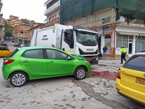 Τροχαίο ατύχημα στη διασταύρωση μεταξύ των οδών, Αθανασίου Διάκου και Μεγάλου Αλεξάνδρου στην πιάτσα των ταξί.