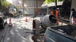 Δήμος Γρεβενών: Εργασίες συντήρησης και αποκατάστασης πεζόδρομων και πεζοδρομίων