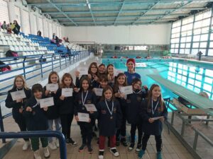 Συγχαρητήρια στις 14 αθλήτριες του τμήματος Καλλιτεχνικής Κολύμβησης της Α.Κ.Α Δελφίνια Πτολεμαϊδας,για τις επιτυχίες τους στους αγώνες ορίων Καλλιτεχνικής Κολύμβησης
