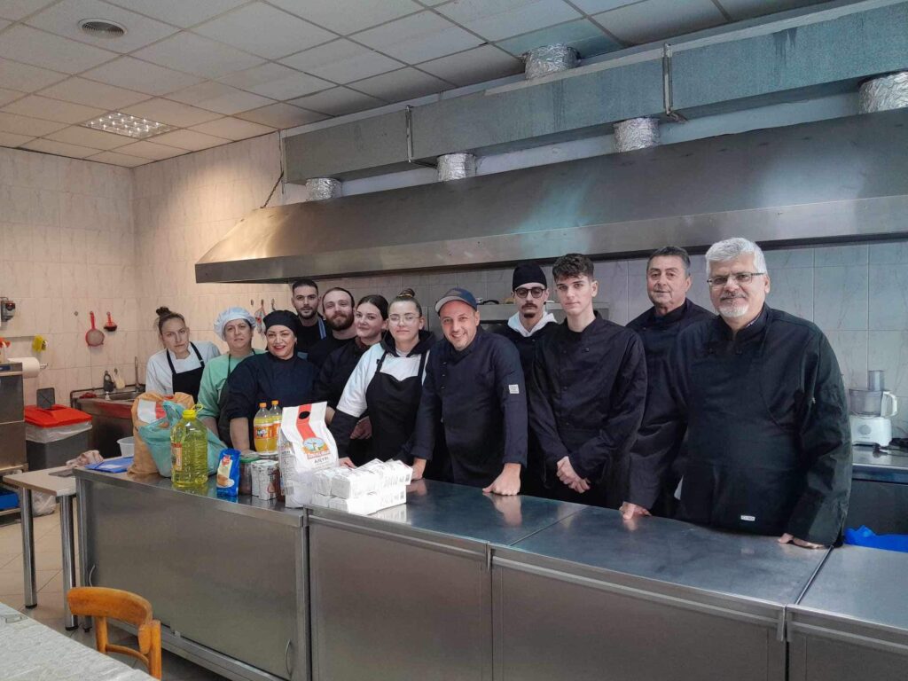 Στον φιλανθρωπικό Σύλλογο “Καλό Σαμαρείτη” βρέθηκε σήμερα το ΔΙΕΚ Πτολεμαΐδας με το τμήμα Τεχνικός Μαγειρικής Τέχνης-Αρχιμάγειρας (chef).