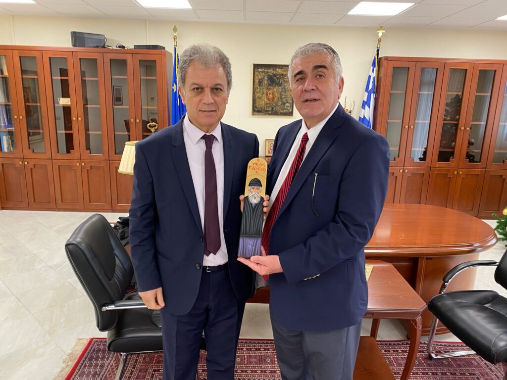 Ανταλλαγή ευχών και ξεχωριστή η πρώτη "επίσκεψη"- συνάντηση με τον κ. Σεραφείμ Λιάπη, Γραμματέα Αποκεντρωμένης Διοίκησης Ηπείρου - Δυτικής Μακεδονίας.