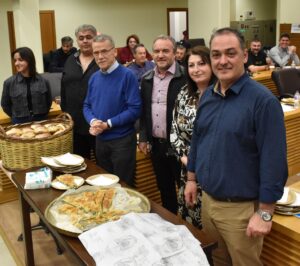 Με πολλές ευχές για μια καλή και δημιουργική χρονιά, το Δημοτικό Συμβούλιο Κοζάνης έκοψε την καθιερωμένη βασιλόπιτά του