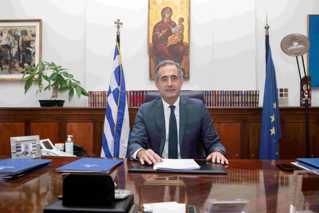 «Αναμφίβολα θετικό το πρόσημο για την Ελλάδα, τη χρονιά πουφεύγει. Ξεκάθαρα θετική η προοπτική για τη χώρα μας, τη χρονιά που έρχεται!»