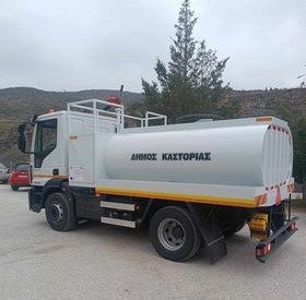 Ένα νέο υπερσύγχρονο υδροφόρο όχημα παρέλαβε ο Δήμος Καστοριάς