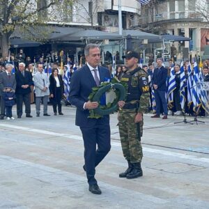 Ο ΥΜΑΘ Στάθης Κωνσταντινίδης στη μαθητική παρέλαση της Κοζάνης για την Εθνική Επέτειο της 25ης Μαρτίου