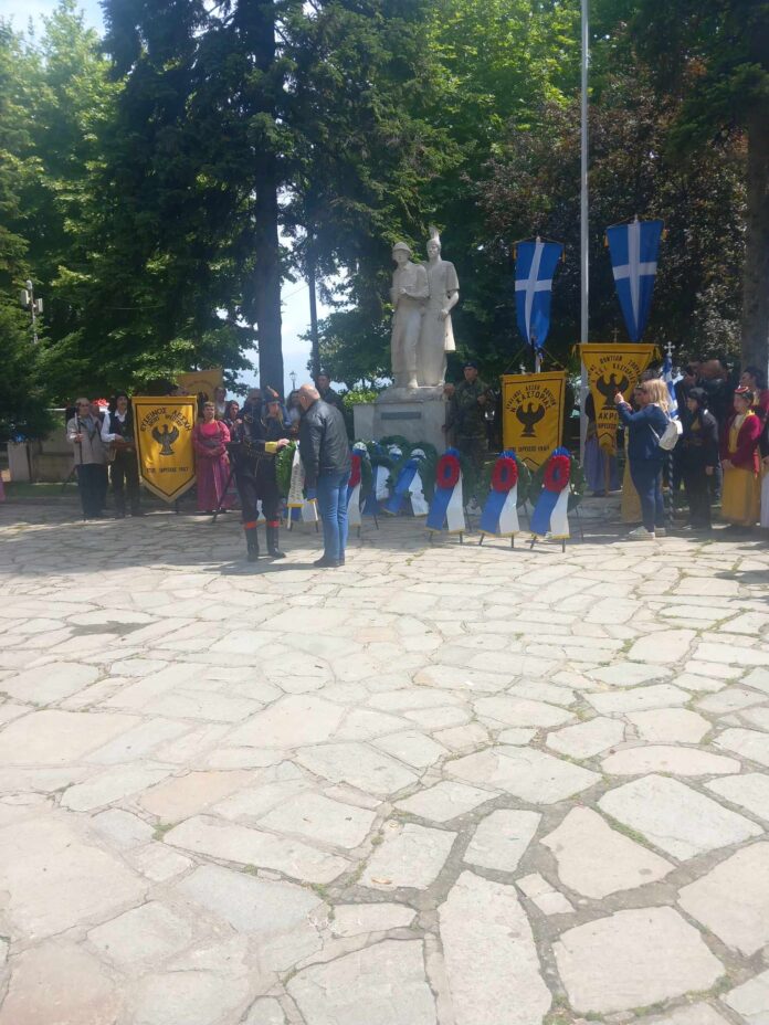 Η ΝΕ ΣΥΡΙΖΑ-ΠΣ Καστοριάς , κατέθεσε στεφάνι την Κυριακή 19 Μαϊου 2024 , στο μνημείο Ηρώων στην πλατεία Μακεδονομάχων στην Καστοριά