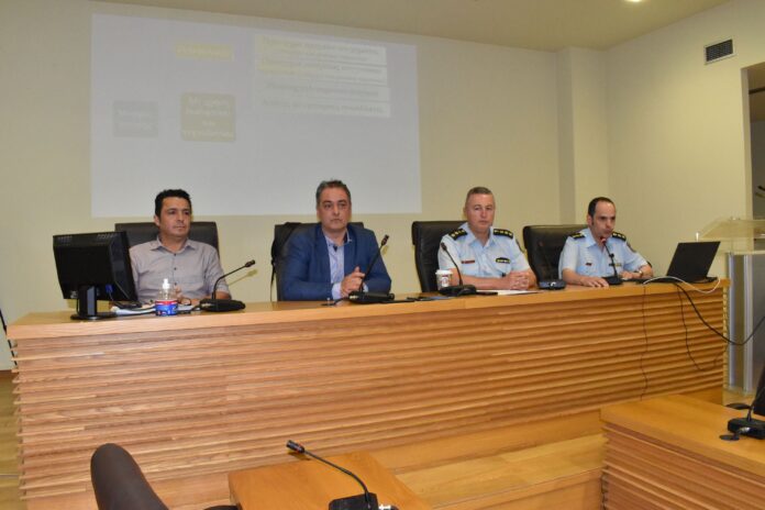 Συνεργασία Δήμου Κοζάνης και Ελληνικής Αστυνομίας: Αναλυτική Ενημέρωση Προέδρων Τοπικών Κοινοτήτων για Απάτες – Συμβουλές και Οδηγίες