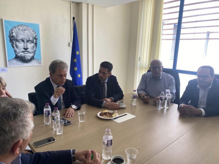 Με μία πολύ σημαντική είδηση συνοδεύτηκε η επίσκεψη στην Περιφέρεια μας του Υφυπουργού Ψηφιακής Διακυβέρνησης Kωνσταντίνου Κυριανάκη
