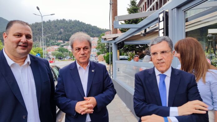 Ο Ευρωβουλευτής της ΝΔ Γιώργος Αυτιάς με τον Περιφερειάρχη Δυτικής Μακεδονίας Γιώργο Αμανατίδη και τον Πρόεδρο της ΔΕΕΠ Καστοριάς Βασίλη Βελλίδη στην Καστοριά. Ξεκάθαρα μηνύματα Γιώργου Αυτιά από την Καστοριά: Τουρισμός, Γούνα και Ορεινότητα στην ατζέντα