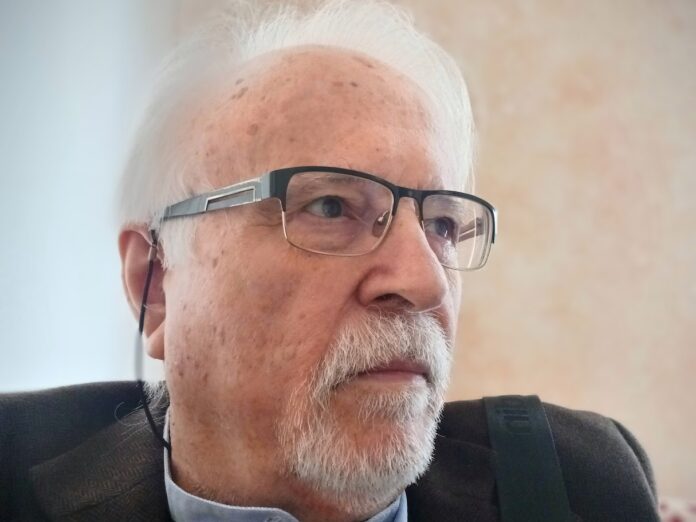 «…τρεις Κυριακές, Δευτέρα μία…» του Θανάση Τριανταφύλλου
