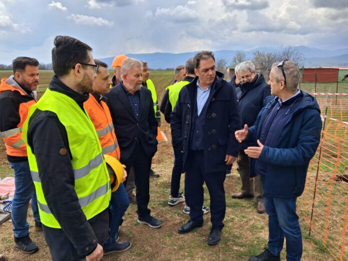 Δήμος Κοζάνης: Θωρακίζεται αντιπλημμυρικά η νοτιοδυτική πλευρά της πόλης της Κοζάνης– Ξεκίνησε το μεγάλο έργο της ΔΕΥΑΚ – Στο σημείο των εργασιών ο Δήμαρχος Γιάννης Κοκκαλιάρης