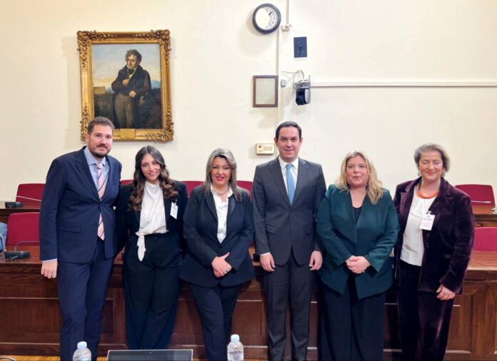Συνεδρίαση της Ειδικής Μόνιμης Επιτροπής Ισότητας, Νεολαίας και Δικαιωμάτων του Ανθρώπου της Βουλής υπό την προεδρία της Μαρίας Αντωνίου