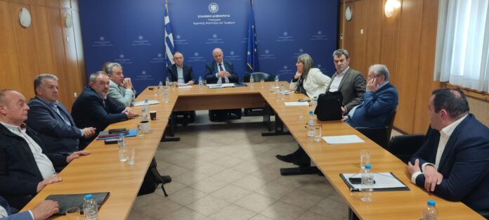 Συνάντηση εργασίας της Μαρίας Αντωνίου με τον Υπουργό Αγροτικής Ανάπτυξης και Τροφίμων Κώστα Τσιάρα για τα κρίσιμα ζητήματα του πρωτογενή τομέα της Π.Ε. Καστοριάς