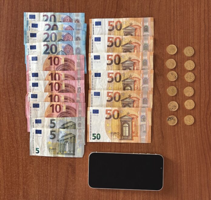 Κατάφεραν να αποσπάσουν από 84χρονη χρυσές λίρες αξίας 9.000€