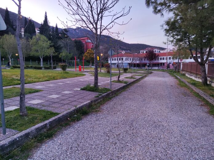 Πού πήγαν τα παγκάκια; Ερωτήματα για την εικόνα στο Πάρκο Κυκλοφοριακής Αγωγής Καστοριάς