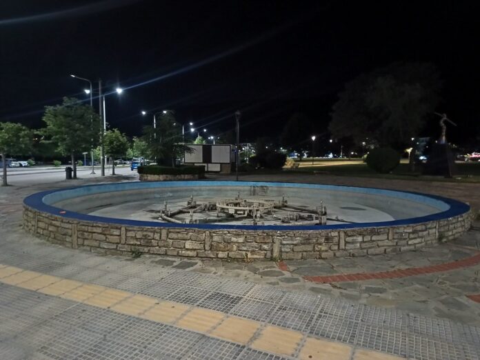 Γρηγόρης Γρηγοριάδης: Το καστοριανό συντριβάνι - φάντασμα που δεν λειτουργεί σχεδόν ποτέ!!