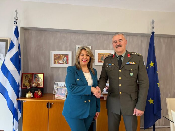 Εθιμοτυπική συνάντηση της Βουλευτή Μαρίας Αντωνίου με το νέο Διοικητή του 15ου Συντάγματος Πεζικού