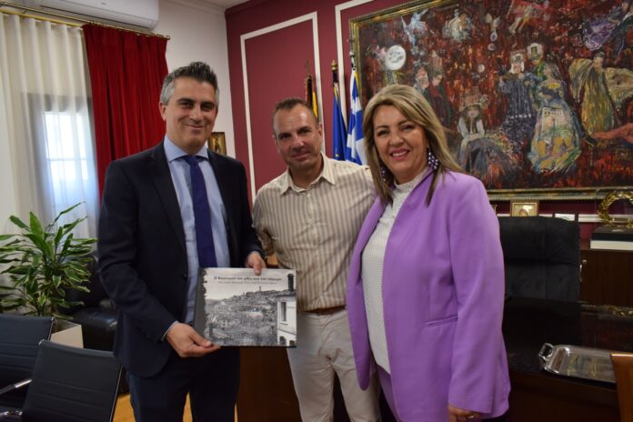 Επίσκεψη κυβερνητικού κλιμακίου στον Δήμαρχο Καστοριάς Γιάννη Κορεντσίδη – Στο επίκεντρο τα έργα και οι αναπτυξιακές παρεμβάσεις