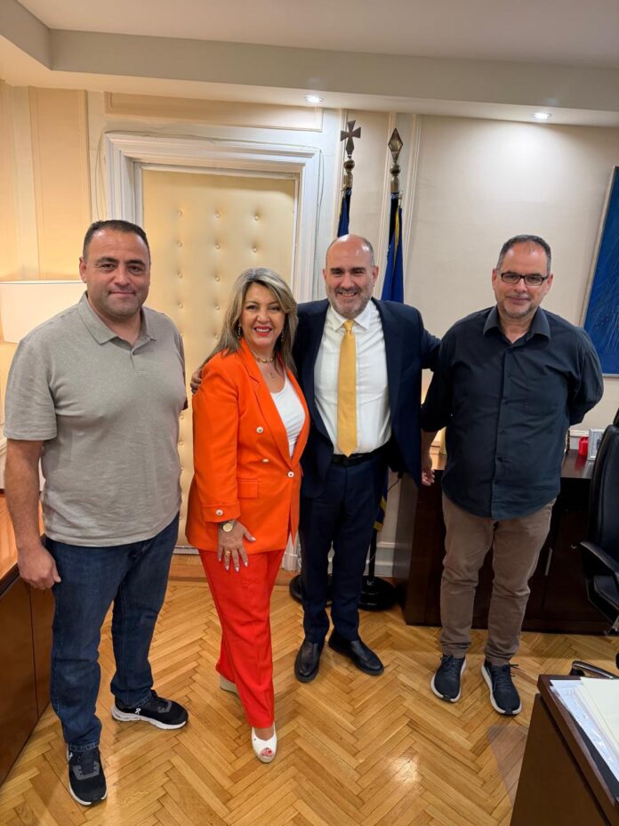 Συνάντηση εργασίας της Μαρίας Αντωνίου και εκπροσώπων του Πανελλήνιου Συλλόγου Εκτροφέων Γουνοφόρων Ζώων με τον Υφυπουργό Εθνικής Οικονομίας και Οικονομικών Δημήτρη Μαρκόπουλο