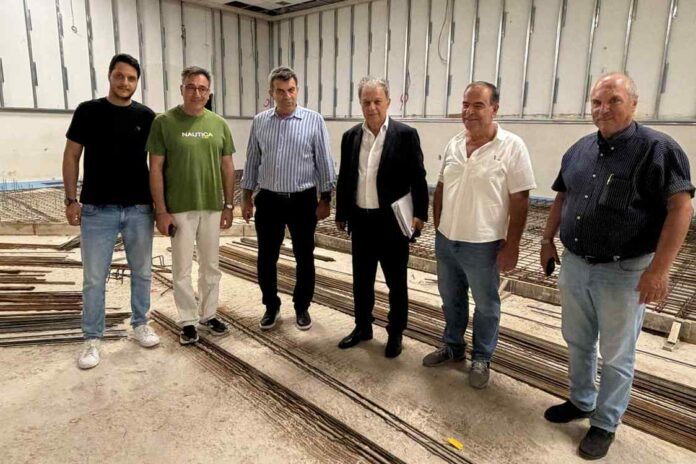 Αυτοψία του Περιφερειάρχη κ. Αμανατίδη στις εργασίες αναβάθμισης της Αίθουσας Πολλαπλών Χρήσεων της Π.Ε. Καστοριάς