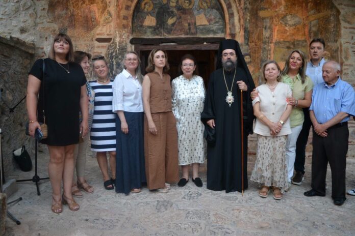 Η Βουλευτής Μαρία Αντωνίου με την Υπουργό Πολιτισμού Λίνα Μενδώνη κατά την επίσκεψή της στην Καστοριά