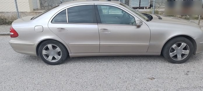 Συνελήφθησαν σε περιοχή της Καστοριάς, -3- αλλοδαποί, οι οποίοι μετέφεραν παράνομα με Ι.Χ.Ε. αυτοκίνητο,  προς το εσωτερικό της χώρας, έναν 48χρονο αλλοδαπό